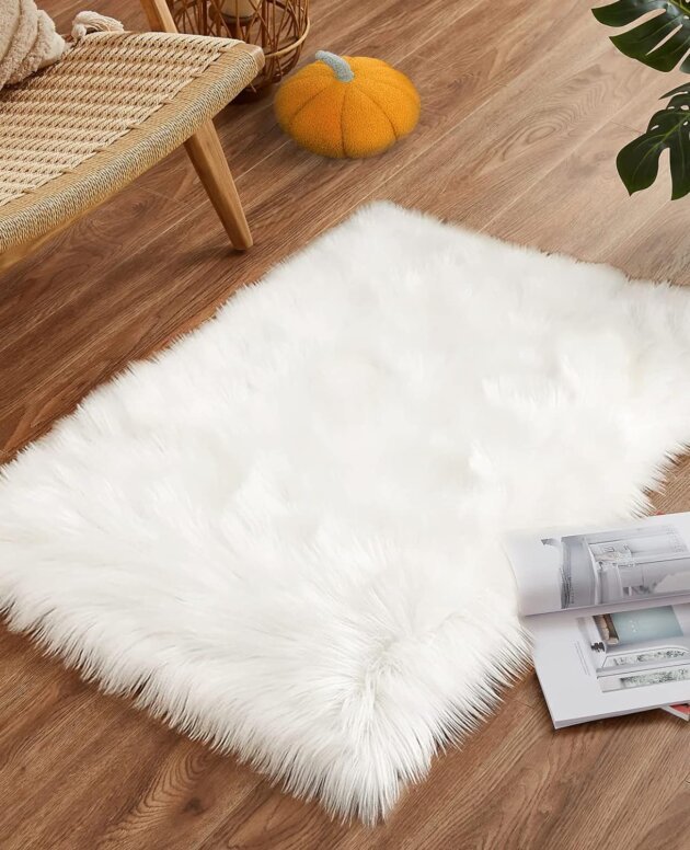 Goolela Faux Fur Rug Throw Small White Sheepskin Rug