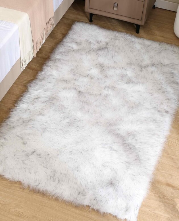 Goolela Fluffy Faux Sheepskin Fur Rug for Bedroom White with Grey Tips